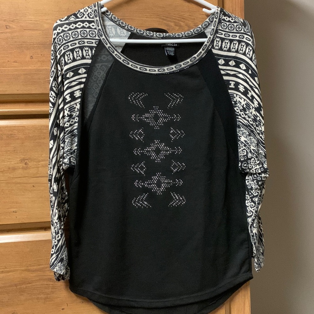 Black 3/4 sleeve top